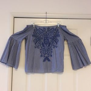 Off the shoulders long sleeve top